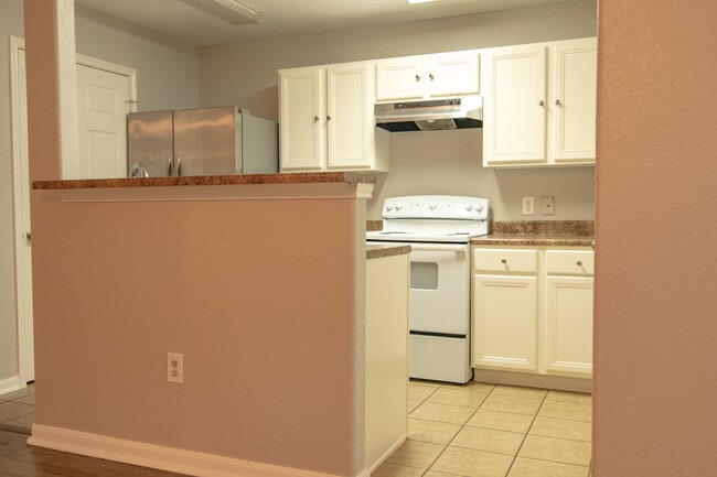 Building Photo - 155 Pine Burr St