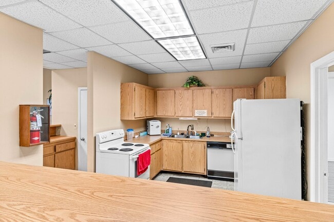 Building Photo - 2905 SW 22nd Ave