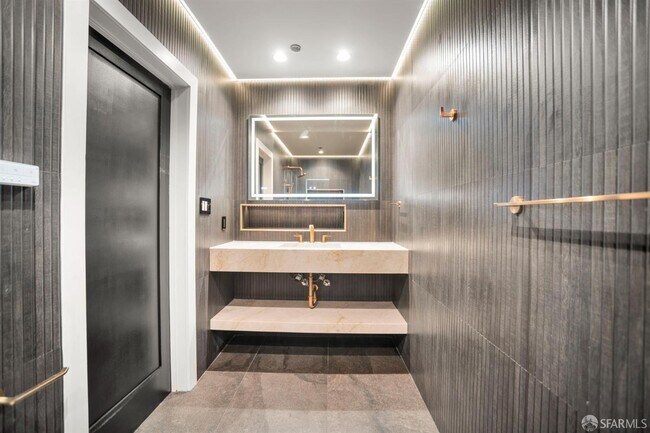 Building Photo - 101 Lombard St