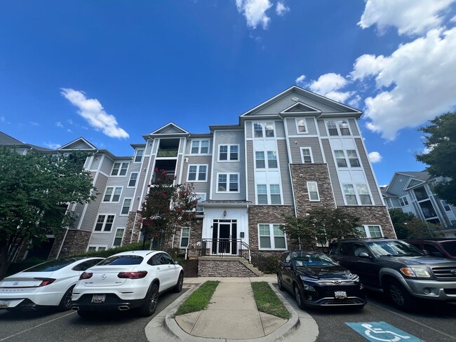 Building Photo - Lovely 3 BR/2 BA Condo in Capitol Heights!