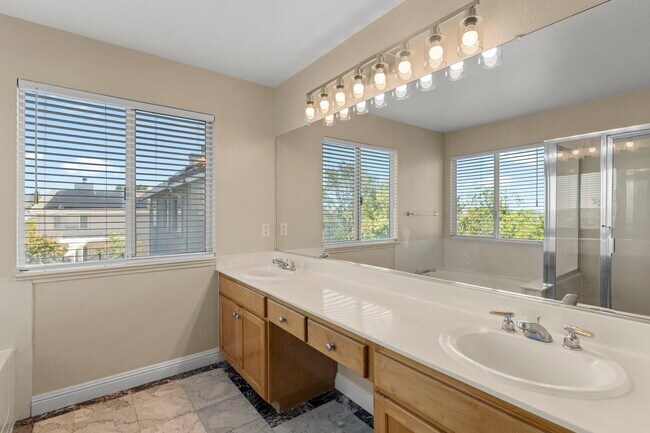 Building Photo - 5220 Peacock Hill Dr