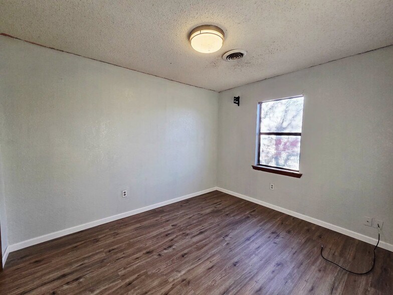 Building Photo - 1503 College Ave