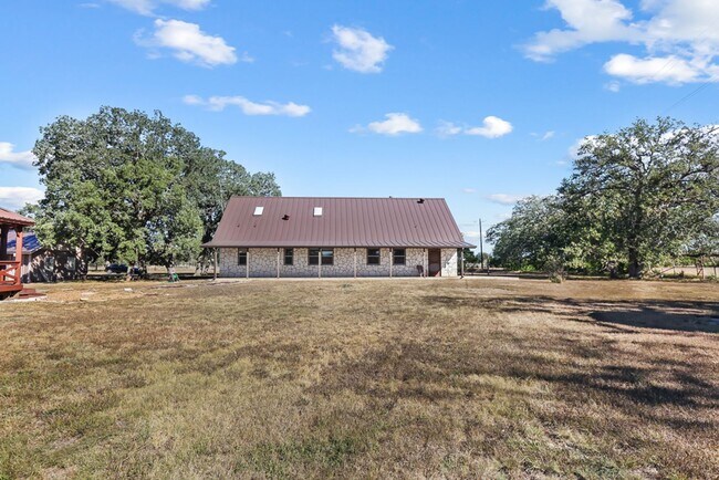 Building Photo - Hill Country Retreat