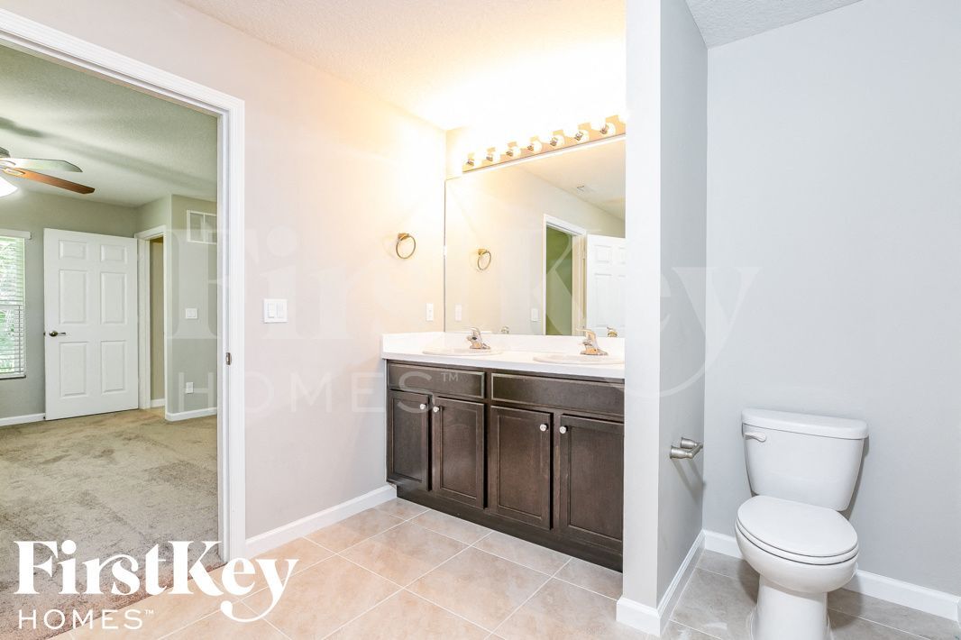 Building Photo - 1148 SW Ackard Ave