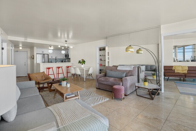 Building Photo - 700 E Ocean Blvd