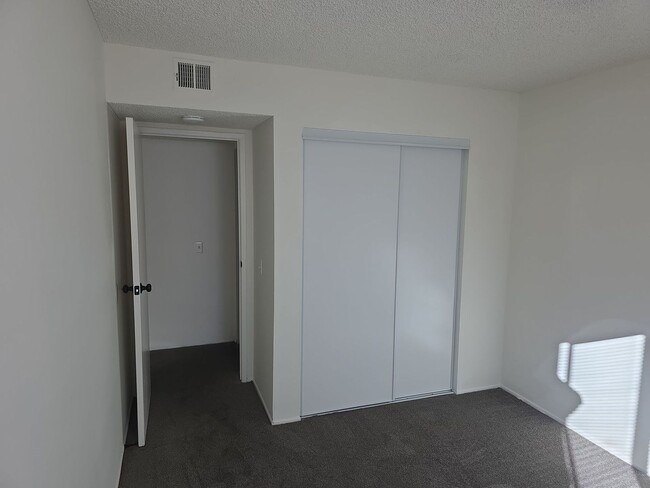 Building Photo - LOVELY & SPACIOUS 2 BEDROOM PENTHOUSE CONDOMINIUM