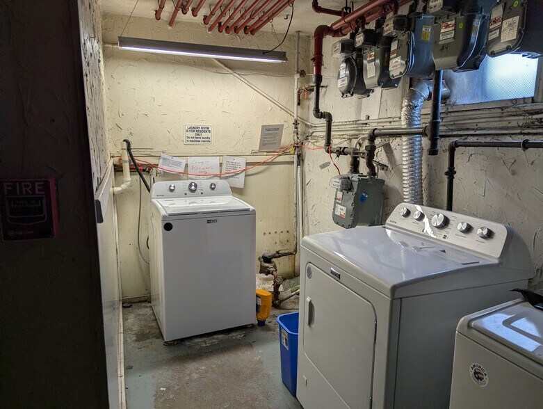 Building Photo - 108 E Main St