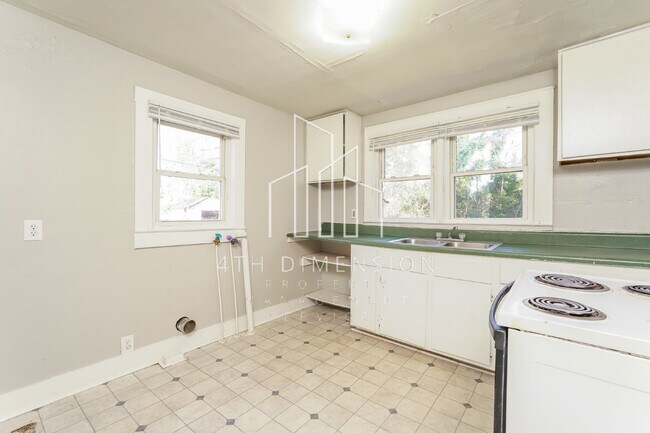 Building Photo - 2/1 Bath Home Near Downtown - Accepts Vouc...