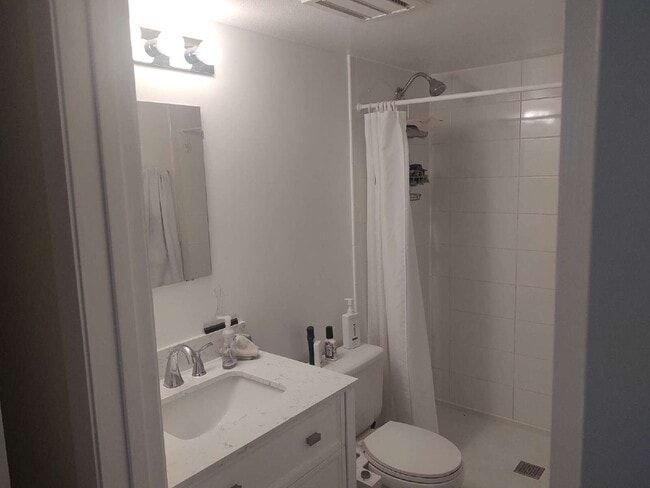 Building Photo - "$200 move in Special. Quite and Peaceful 2-Bed, 2-Bath Condo in Palm Harbor – 1070 Sq Ft."