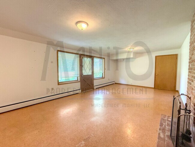 Building Photo - South Hill Red Brick Rancher