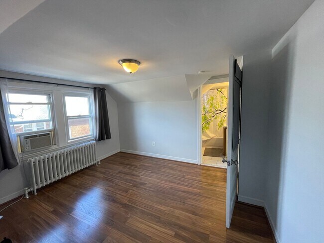 Building Photo - Charming 4BR, 2.5BA Bungalow in the Heart of Mount Rainier!