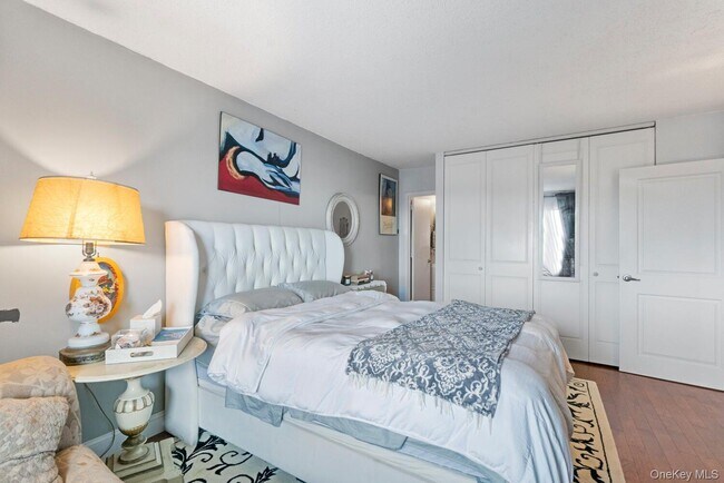 Building Photo - 25-40-40 Shore Blvd