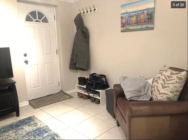 Building Photo - 902 I St SE