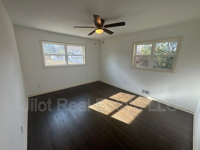 Building Photo - 2390 Tiffany Pl