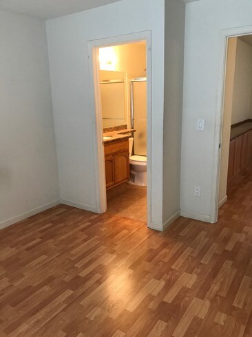 Building Photo - 996 Belmont Terrace