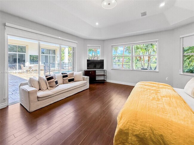 Building Photo - 2514 Poinciana Dr