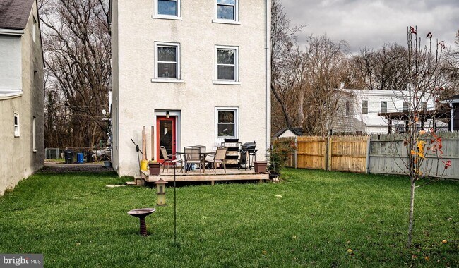 Building Photo - 305 Hollow Rd