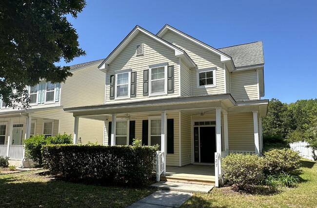 Primary Photo - Bluffton Park Home Across from the Park wi...