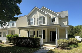 Building Photo - Bluffton Park Home Across from the Park wi...