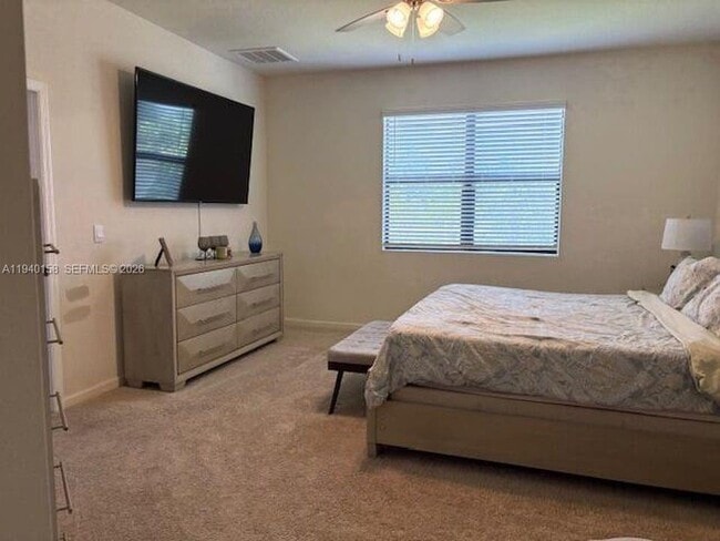 Building Photo - 571 Old Country Rd S E