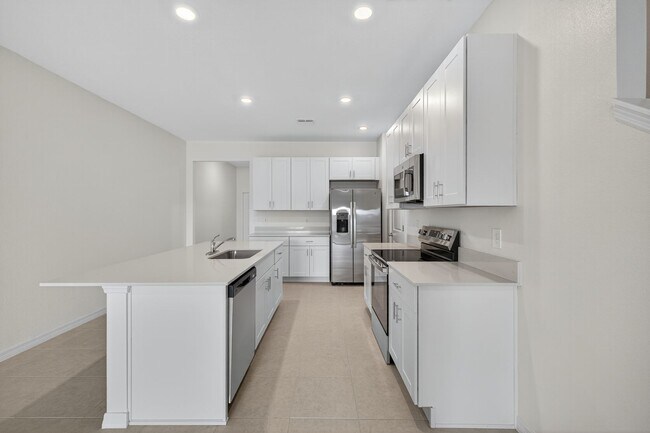 Building Photo - New 3 Bed Townhouse!