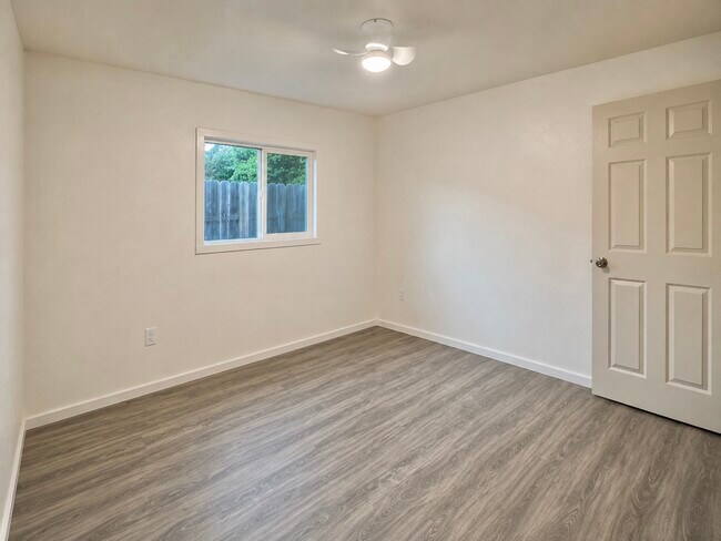 Building Photo - 316 Hardister Dr