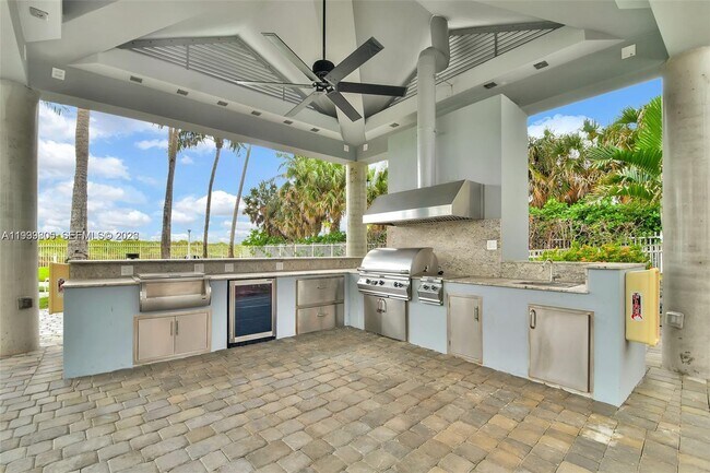 Building Photo - 6301 Collins Ave