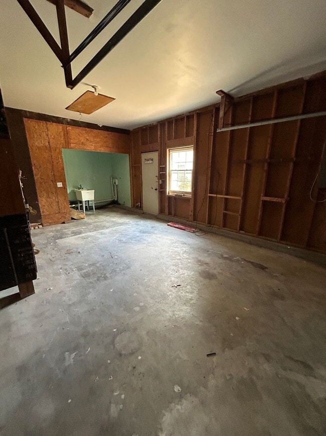 Building Photo - Charming 2 Bedroom Home in Southport with Screened Porch & Large Fenced Backyard