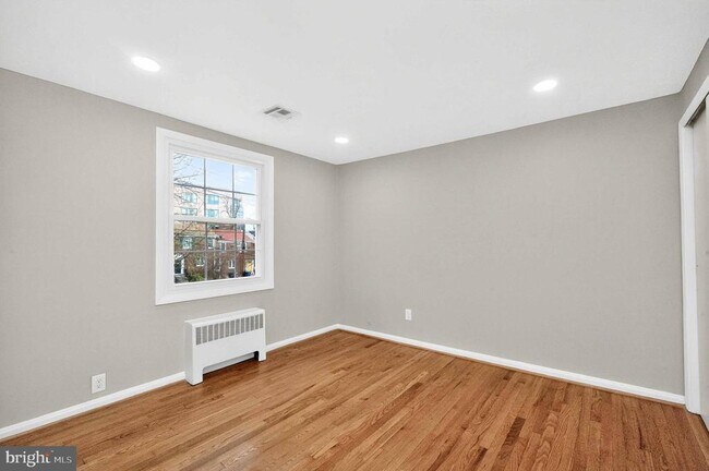 Building Photo - 8 Kennedy St