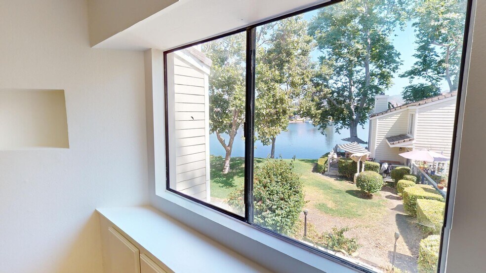 Building Photo - 1218 S Westlake Blvd