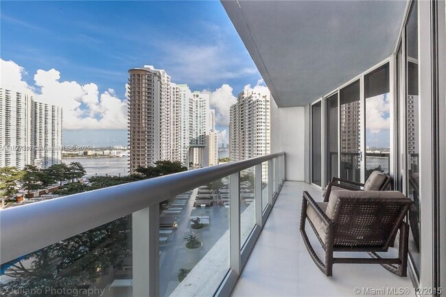 Building Photo - 495 Brickell Ave