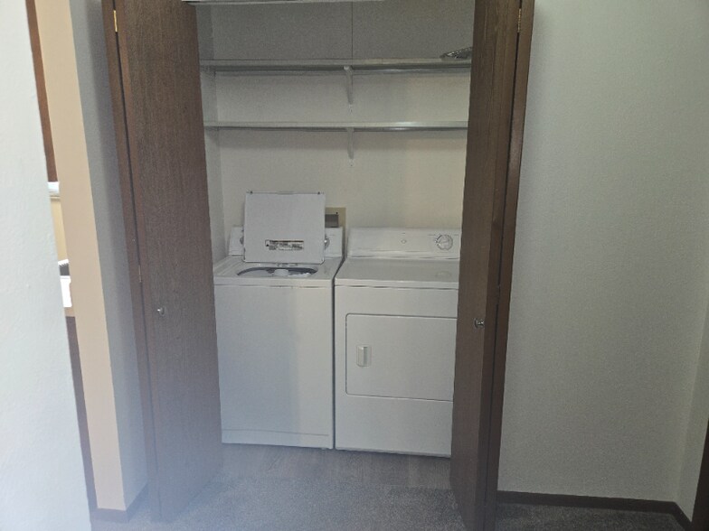 Building Photo - 4030 Elmhurst Rd