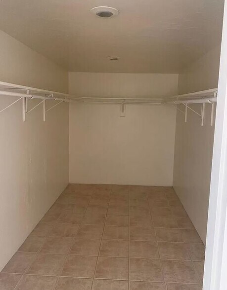 Building Photo - 1474 E Hedrick Dr
