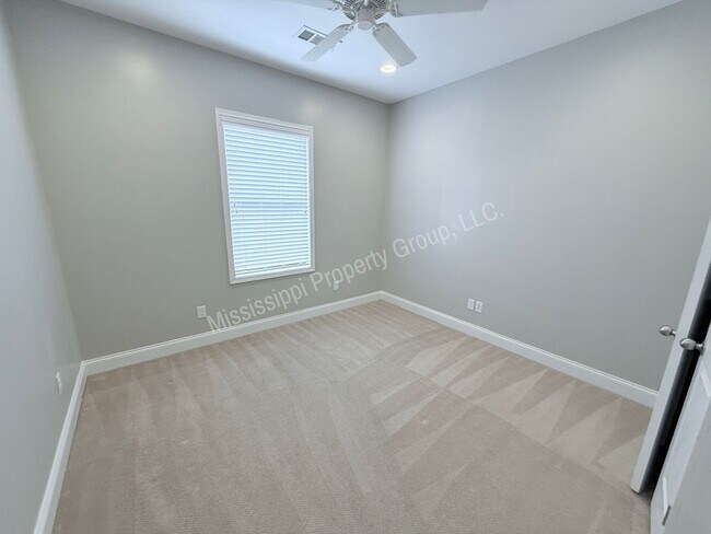 Building Photo - 3BR/2.5BA Home