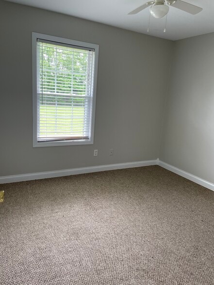 Building Photo - 190 Scarlet Oak Dr.