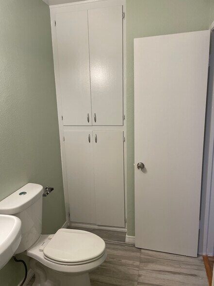 Building Photo - 3918 Christina Rd