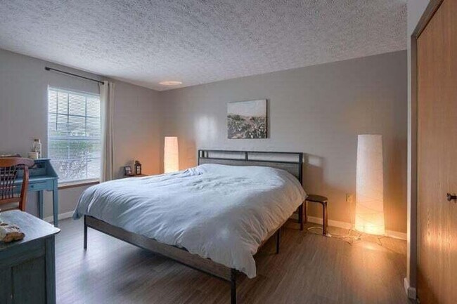 Building Photo - 5484 Cedar Springs