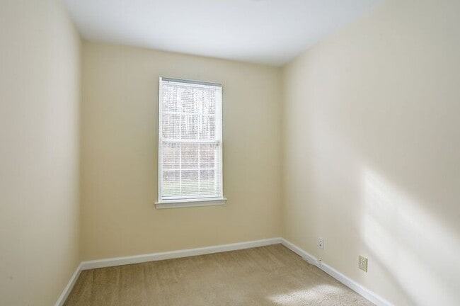 Building Photo - 1221 Villa Ln