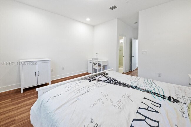 Building Photo - 2641 NE 212th Terrace