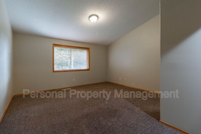 Building Photo - 902 N 15th Ct