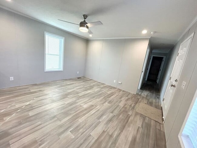 Building Photo - 52962 N Yorktown Ct