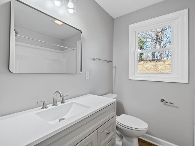 Building Photo - 2 Bedroom, 1 Bathroom newly renovated home for rent off Williamson Rd!