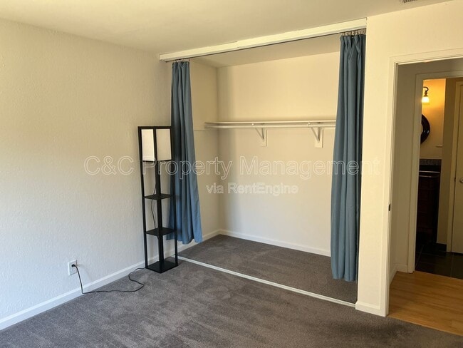 Building Photo - 5312 Ridgeview Cir