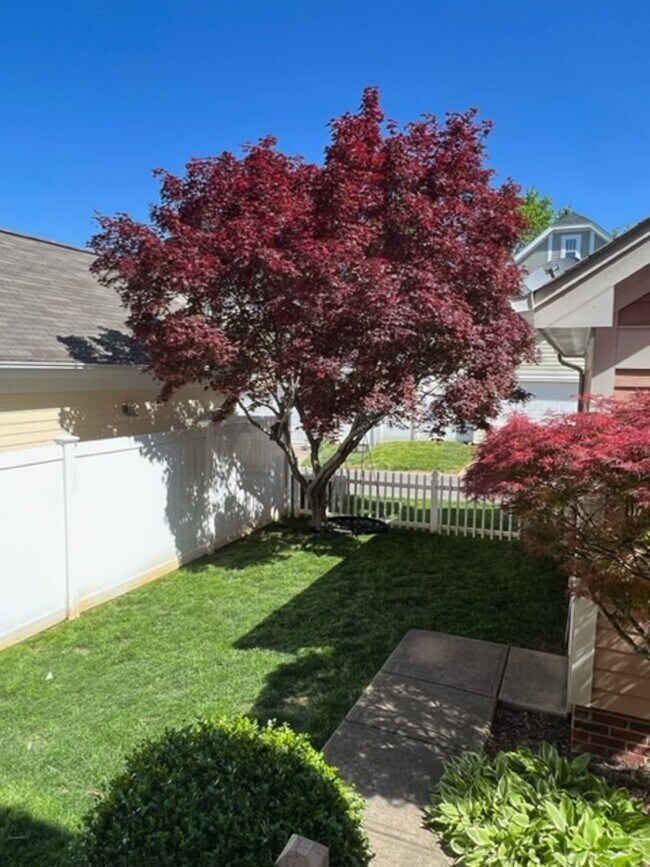 Building Photo - Upscale Home In Prime Huntersville Monteit...