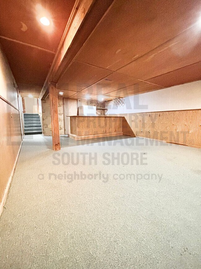 Building Photo - 4217 Glen Oaks Dr