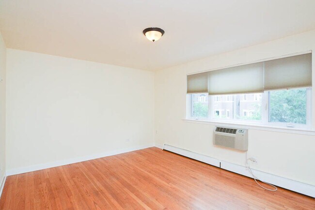 Building Photo - 628 W Wrightwood Ave