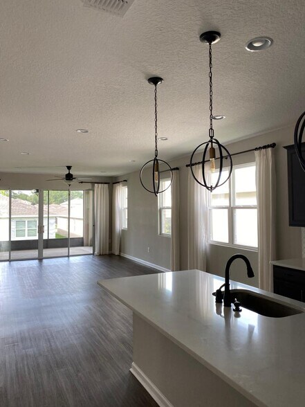 Building Photo - 125 Lake Smart Cir