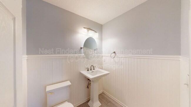 Building Photo - 281 Village Green Ave