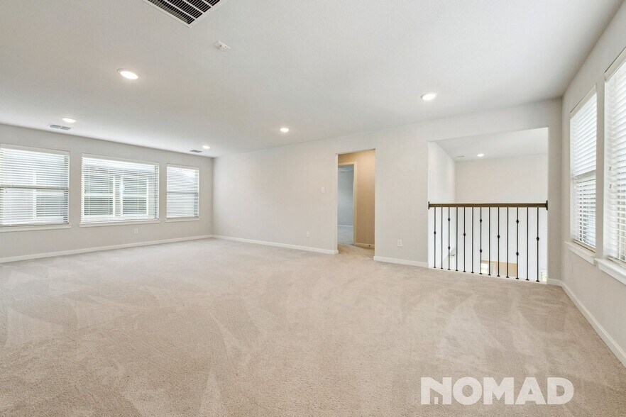 Building Photo - 9215 Lair Cove Dr