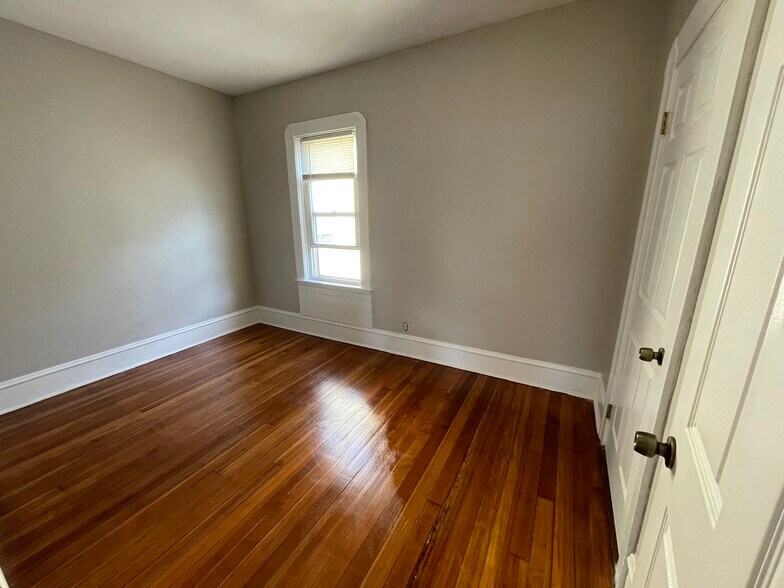 Building Photo - 216 Hope St